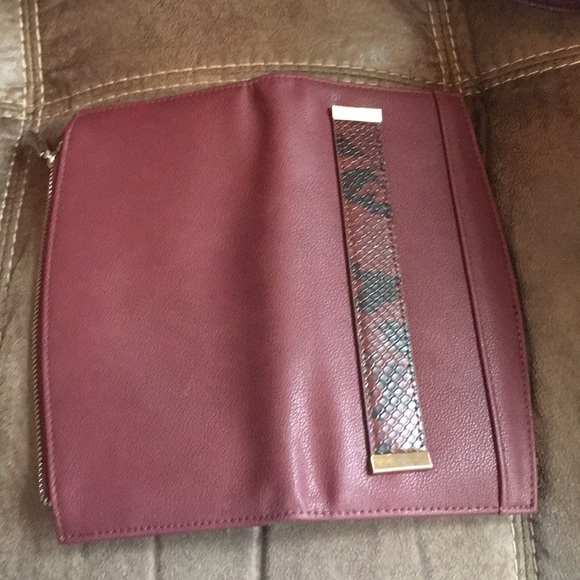 Maroon leather purse with matching billfold - Picture 5 of 8